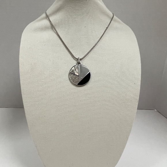 Jennifer Lopez Large Round Pendant Enamel Rhinestone and Shell Vintage Necklace - Picture 2 of 5